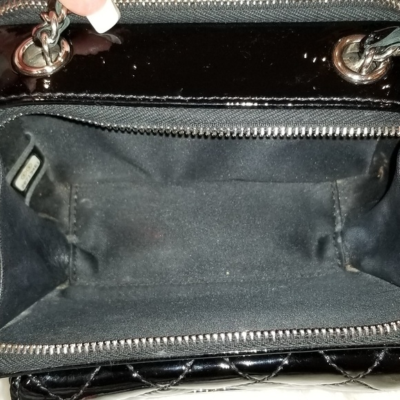 **SOLD**💯Auth Chanel Patent Mini Camera Crossbody - Picture 5 of 8